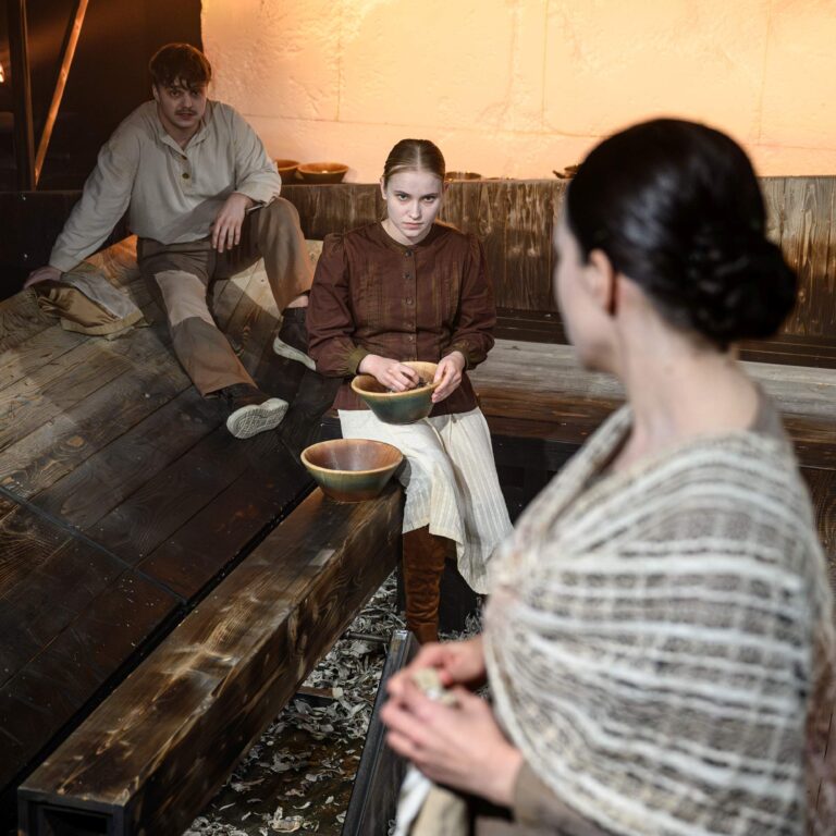 A hory celú noc žiarili